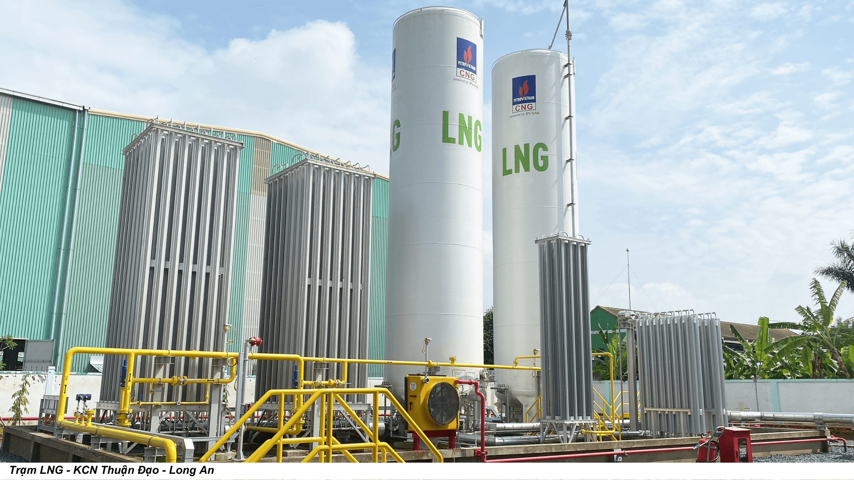 trạm LNG, c&oacute; hai bồn, m&aacute;y h&oacute;a hơi tự nhi&ecirc;n